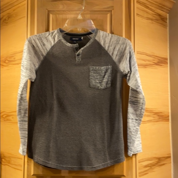 Boy’s 2 thermal tops univibe Large GUC - Picture 2 of 9